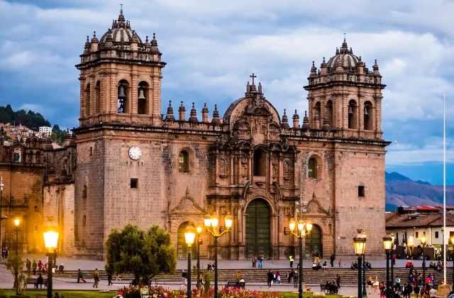 cathedral-cusco-peru-light-lanterns