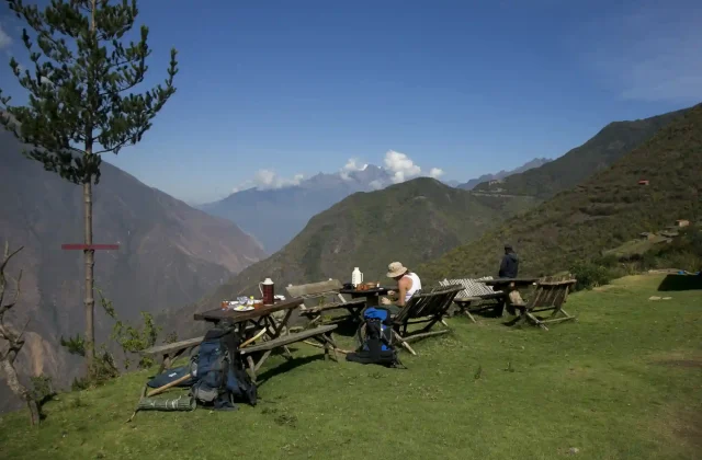 hike-through-apurimac-canyon-ruins-choquequirao-inca-archaeological-site-peru (14)