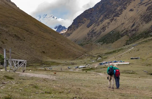 hiking-couple-admiring-snowy-mountain-salkantay-peru