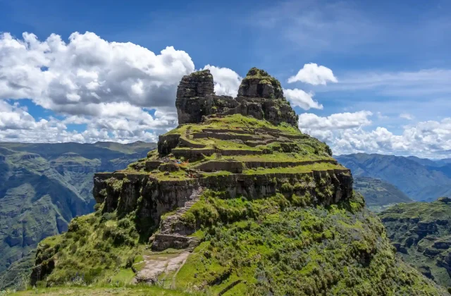 ancient-inca-ruins-waqrapukara-andean-mountains-peru (3)