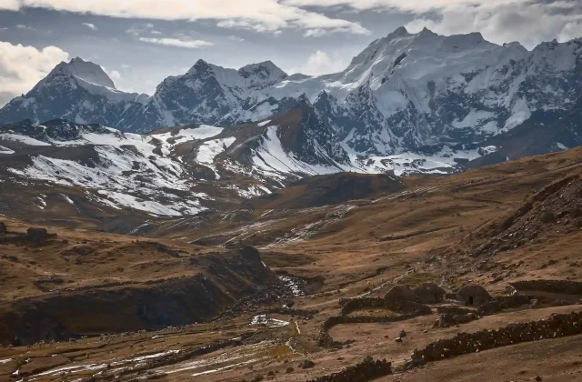 breathtaking-view-beautiful-snow-capped-ausangate-mountain-peru (3)