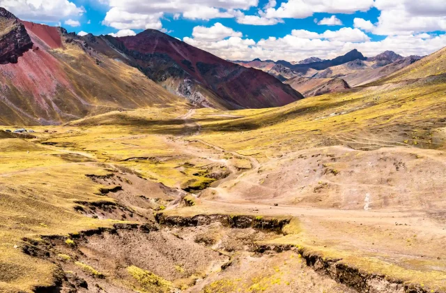 climb-vinicunca-rainbow-mountain-peru