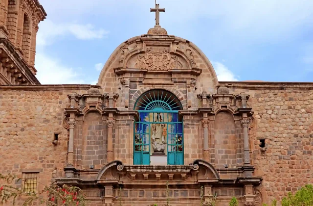 ornate-facade-basilica-menor-de-la-merced-historic-center-city-cusco-peru