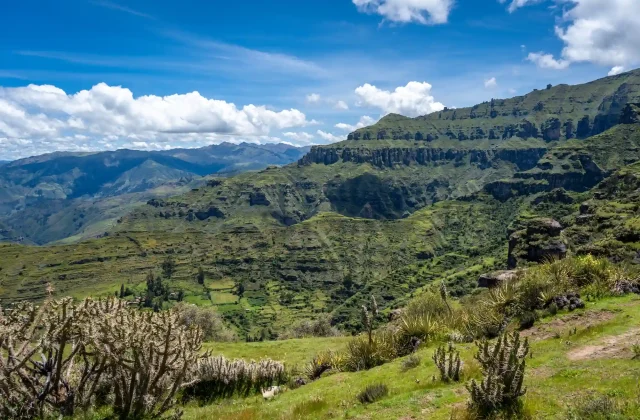 rugged-rock-formations-andean-mountains-waqrapukara-peru