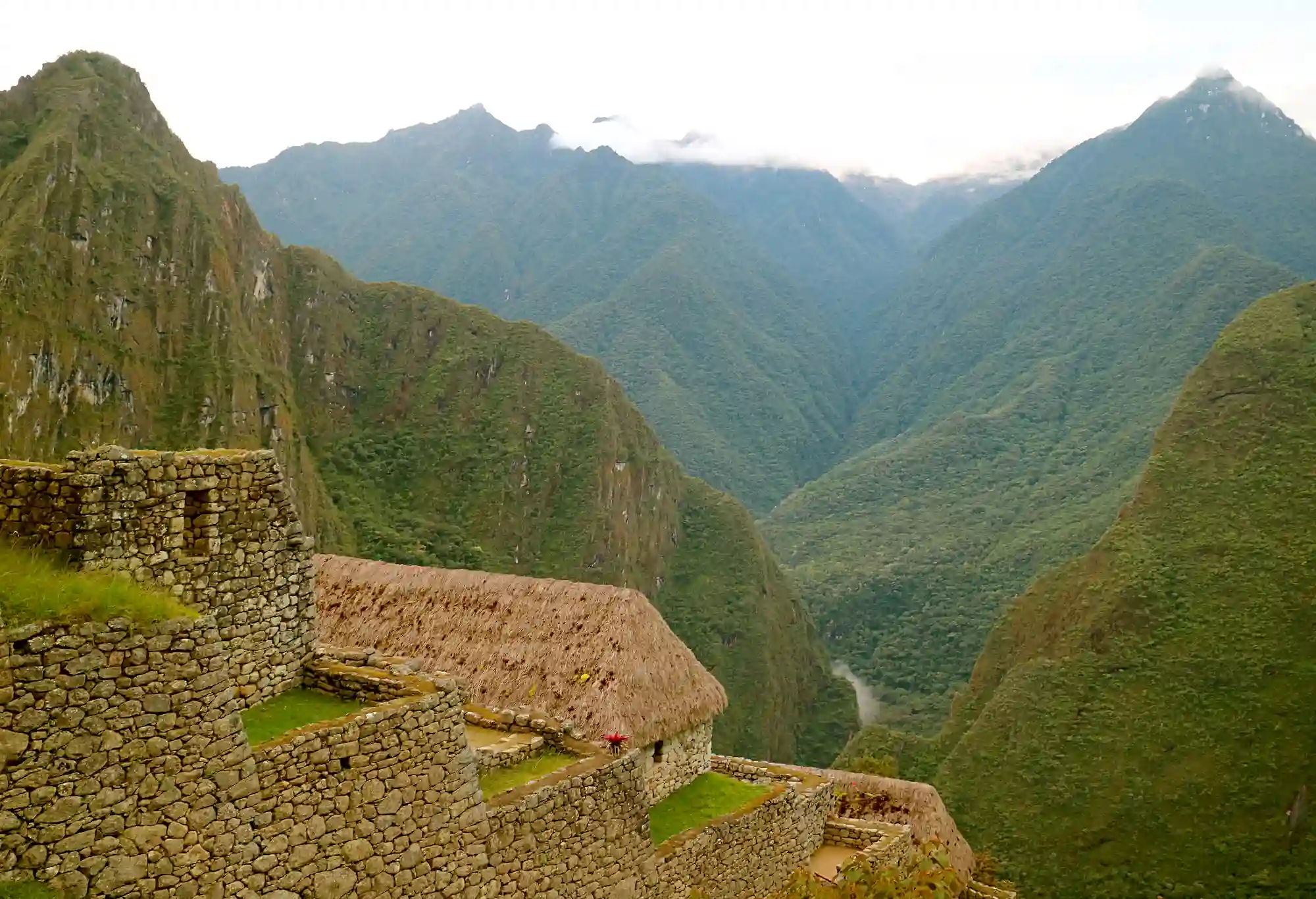 incas-ancient-structure-machu-picchu-citadel-with-mt-huana-picchu-backdrop-cuzco-peru